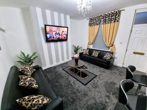 *11BR* Setup for your most amazing relaxed stay + Free Parking + Free Fast WiFi *