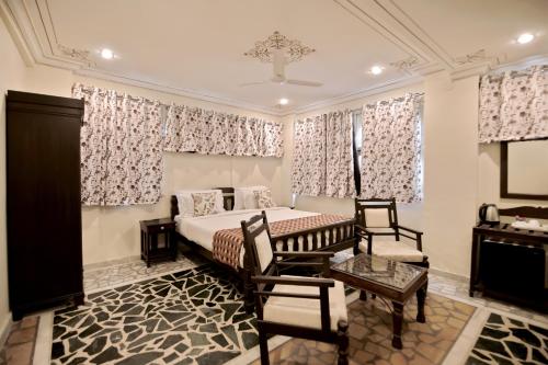 room detail thumbnail 1