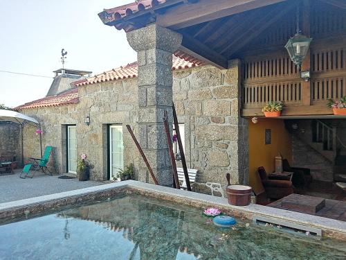 Casa Rústica com Piscina Privada - Perto do Porto (Casa Rustica com Piscina Privada - Perto do Porto) in ลันยิง