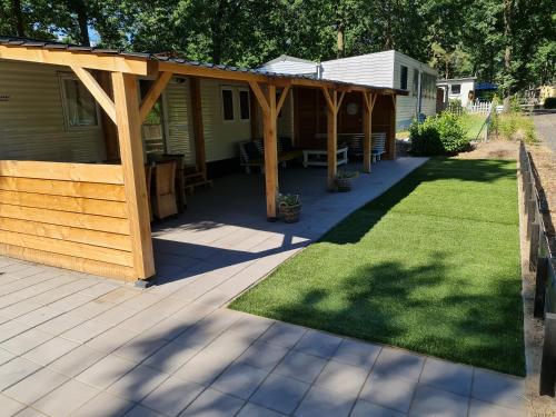 Chalet Casablanca, totaal 80m2 met veel comfort op fantastisch 5-sterren vakantiepark! in Sevenum