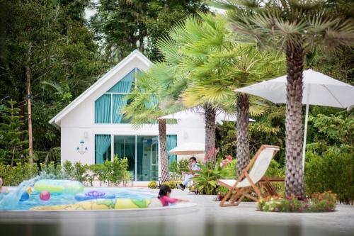Thirty Tree Garden House