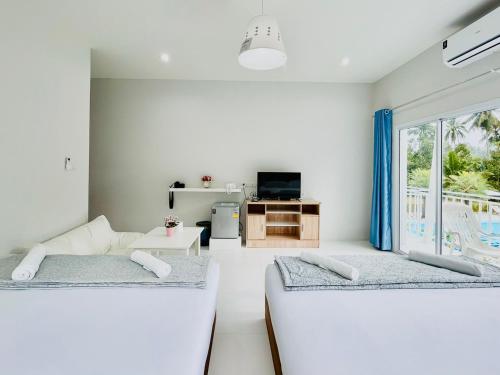 3 king beds