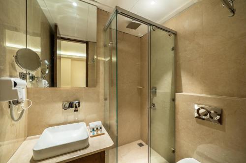 Standard Double Room image 3