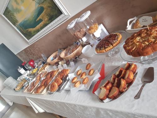 餐飲選擇, 阿爾伯格普利瑪維拉旅館 (Albergo Primavera) in 波爾托切薩雷奧市中心