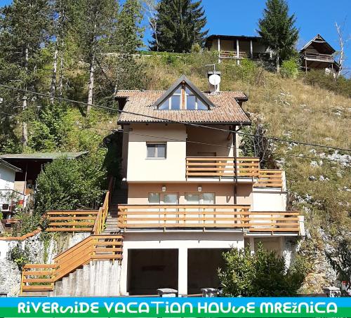 Riverside Vacation House Mrežnica (Riverside Vacation House Mreznica) in Donji Zvečaj