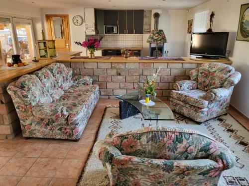 virtuve, EHM Family Resort in Mesteri