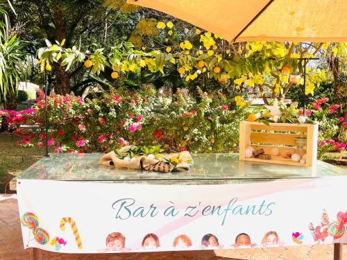 La Vie En Rose - Horses & Dogs House - image 5