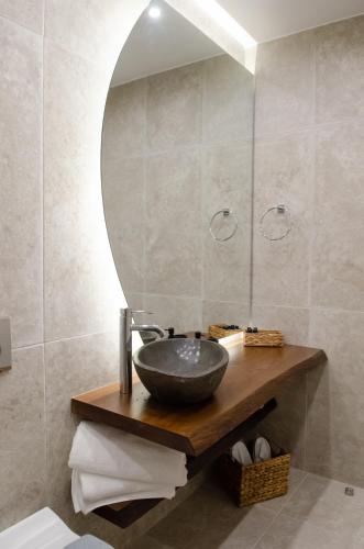 Leone suites