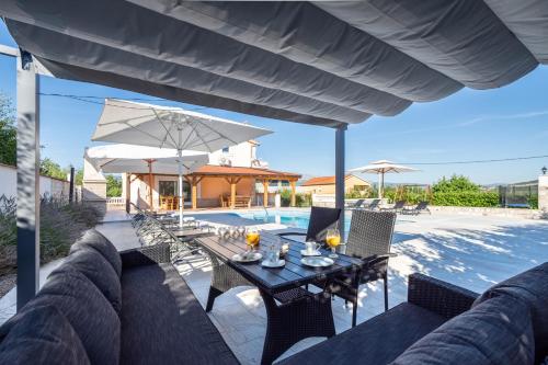 Balkons/terase, Vacation villa Matic with 7 bedrooms in Karakašica