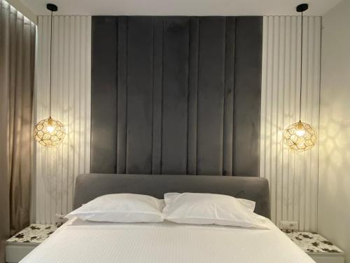 One-Bedroom Apartment image 8