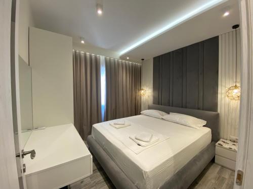 One-Bedroom Apartment image 6