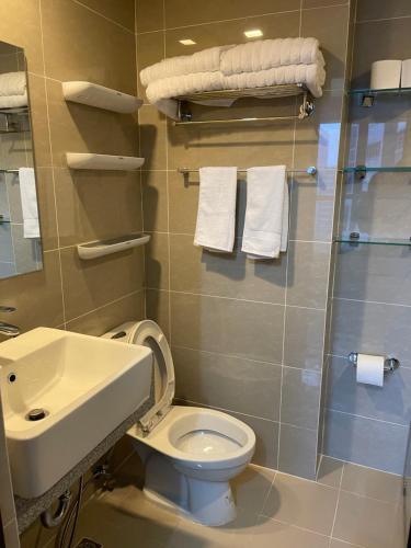 1 BR condo Uptown Parksuites BGC, high floor, morning sun, Manila (fotografie 8)