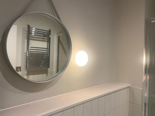 NEW LUXURY CYBERPUNK 1Bed Studio Serviced Apartment Notting Hill London Free WIFI & NETFLIX Central Location Perfect for Solo & Coupled Guests, Londýn (fotografie 10)