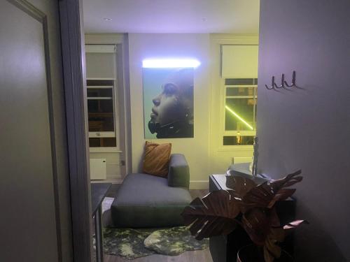NEW LUXURY CYBERPUNK 1Bed Studio Serviced Apartment Notting Hill London Free WIFI & NETFLIX Central Location Perfect for Solo & Coupled Guests, Londýn (fotografie 8)