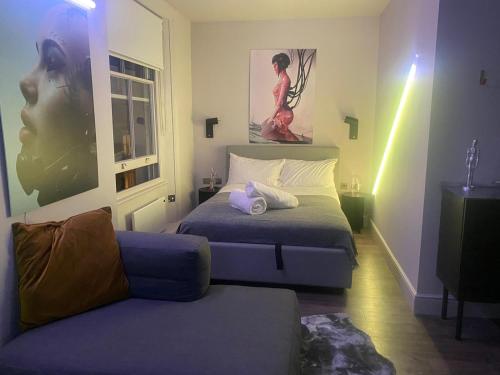 NEW LUXURY CYBERPUNK 1Bed Studio Serviced Apartment Notting Hill London Free WIFI & NETFLIX Central Location Perfect for Solo & Coupled Guests, Londýn (fotografie 6)