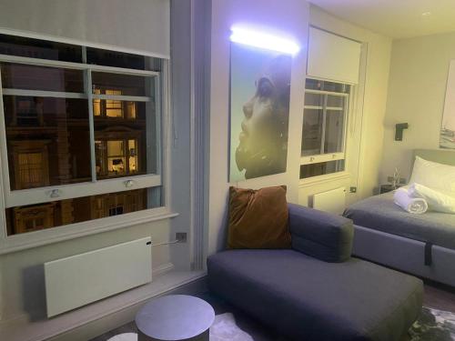 NEW LUXURY CYBERPUNK 1Bed Studio Serviced Apartment Notting Hill London Free WIFI & NETFLIX Central Location Perfect for Solo & Coupled Guests, Londýn (fotografie 7)