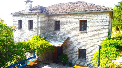 숙소 외관, Vikos View in 아리스티