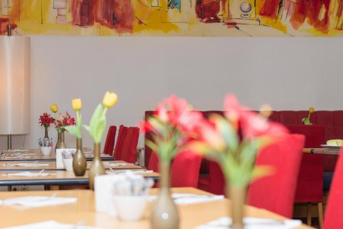 Hotel Boltzmann - image 5