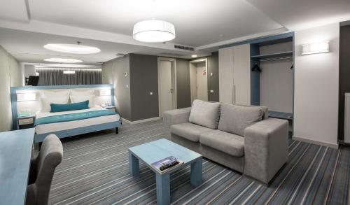 Atlantic Garden Resort - image 3