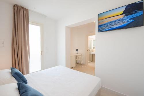 Economy Double Room image 10
