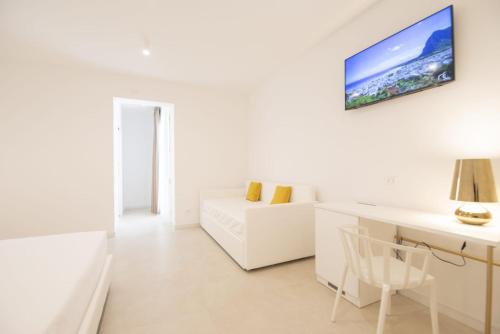 Family Room with Terrace image 10