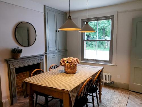 Stunning New Forest Cottage close to Paultons Park in Ower