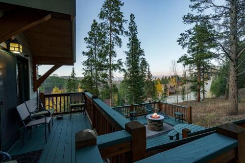 The Hunter's Lodge in Breck! Private Hot Tub, Fire Pit, and Patio! in Baldy Mountain