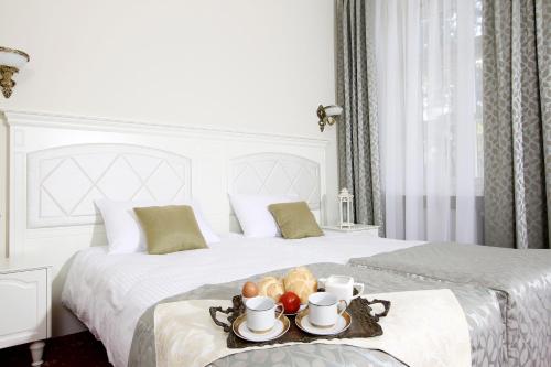 Deluxe Double Room with Balcony image 2