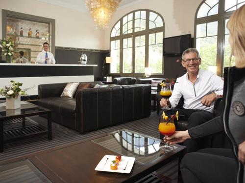 Golf Hotel - image 10