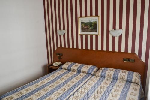Hostal Cataluña - image 10