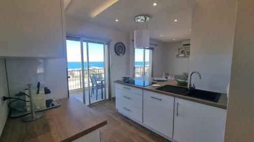 Kitchen, LUXURY APPARTEMENT Vue MER PANORAMIQUE in Les Breguieres