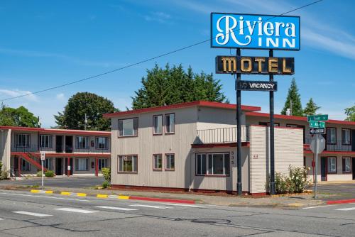 Riviera Inn - image 3