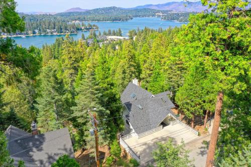 Kids Paradise! Ball Pit 2 Lofts Lakeview 5 bd, 3ba in Lake Arrowhead, USA