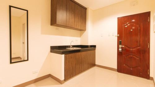 RedDoorz Plus @ Kaizen Suites Taft Avenue, Manila (fotografie 10)