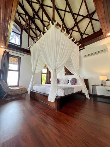 Sandy Feet Siargao Room Type - One-Bedroom Beachfront Villa with King Bed