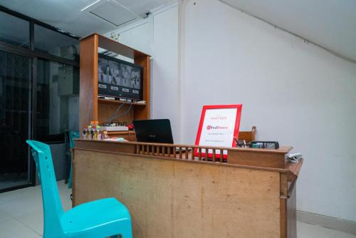 Lobby, RedDoorz @ Aralia Harapan Indah in Tarumajaya
