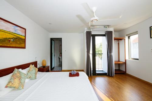 Villa - Beach Front image 10