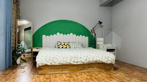 room detail thumbnail 1