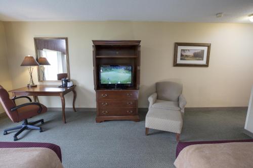 Swan Lake Resort Swan Lake Resort is perfectly located for both business and leisure guests in Plymouth (IN). The hotel offers guests a range of services and amenities designed to provide comfort and convenience. 24-h