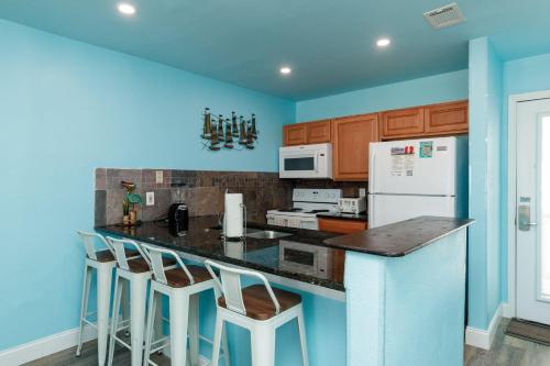El Constante 208 by Padre Escapes - image 6