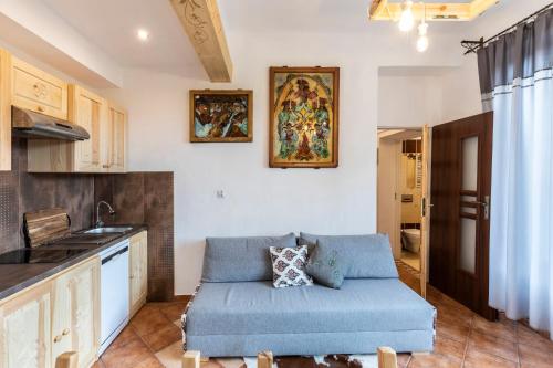Apartment with Mountain View image 8