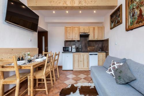 Apartment with Mountain View image 2