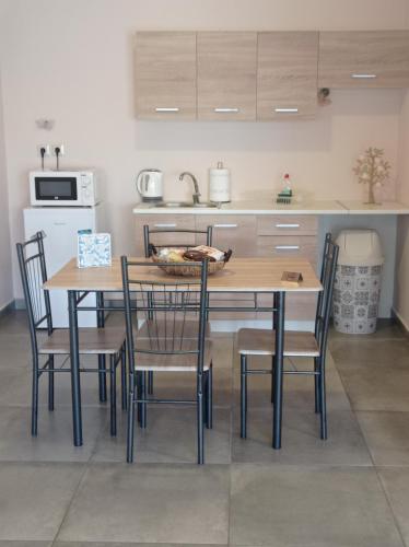 Køkken, PHOENIX apartment near the airport in Markópoulo
