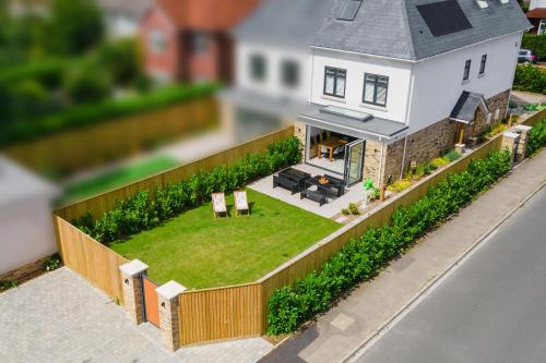 The Laurels by Grandeur Property