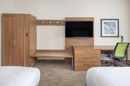 Holiday Inn Express Hotel & Suites Bishop an IHG Hotel - image 10
