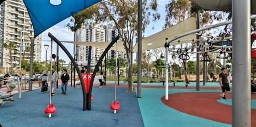 兒童遊樂場, Apart Hotel TLV/Bat Yam Beach Front 1207 in 貝特雁