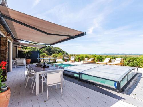 Holiday Home Indigo-Vue Mer et Piscine chauffée by Interhome