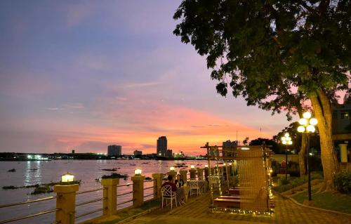 Montien Riverside Hotel Bangkok