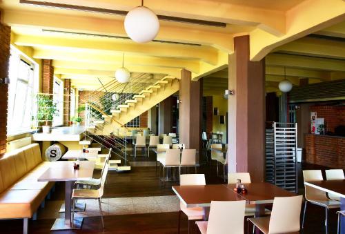 Hotel S-centrum Děčín - image 10