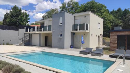 Luxury Villa With Swimming pool A&N - Accommodation - Ružić